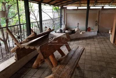 Casă cu 8 camere cu Canalizare în Km 5 - 36