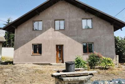 Casă cu 4 camere în Târgu Trotuș - 10