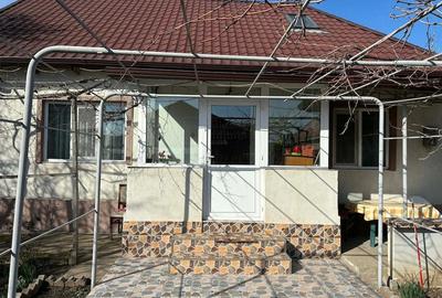 Casă cu 3 camere cu Teren 220 Mp în Central - 1