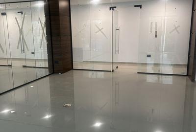 Spațiu comercial, de 123 mp, în Central - 8