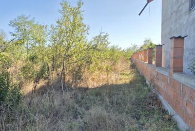 Teren generos ?i casa - str. Petre?ti - cartier Primaver - 5