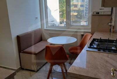 Apartament cu 3 camere, situat in Centru, la etajul 2 - 4