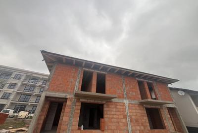 Duplex cu 4 camere cu Canalizare în Ipotești - 2