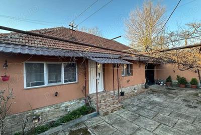 Casă cu Teren 1000 Mp în Livadia