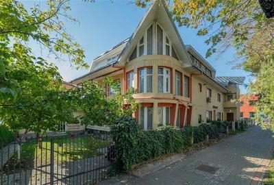 Hotel Exceptional de Vanzare in Inima Copoului - 1