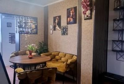 Apartament cu 3 camere decomandat, mobilat în Micro 4 - 1
