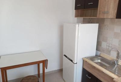 Garsonieră decomandată în Roșu