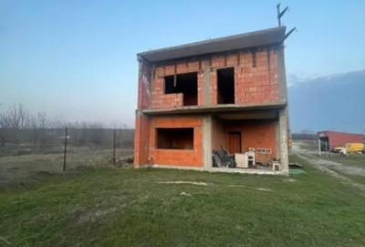 Casă cu 7 camere cu Canalizare în Bariera Vâlcii - 2