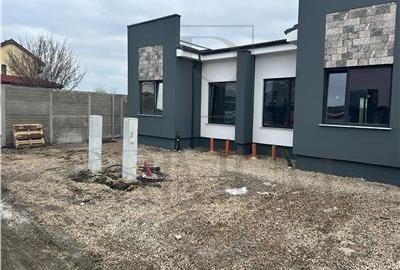 Duplex pe parter - 4 camere - zona buna - suprafete generoase Duplex pe parter - 4 camere - zona buna - suprafete generoase - 1