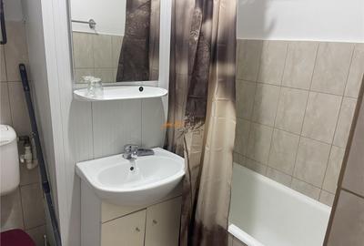 Garsoniera , zona ultracentrala - Piata Moldovei , et 3/4 , - 2