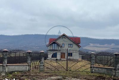 Casă cu 5 camere cu Teren 2900 Mp în Șieu - 10