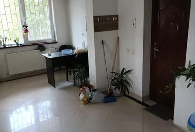 Apartament cu 2 camere semidecomandat în Fundeni