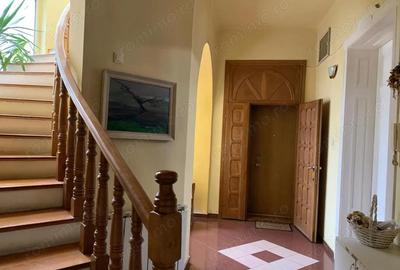 Casă cu 4 camere cu Teren 347 Mp în Sinaia