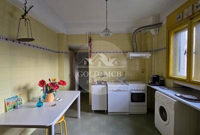 Apartament cu 3 camere circular în P-ța Universității - 12