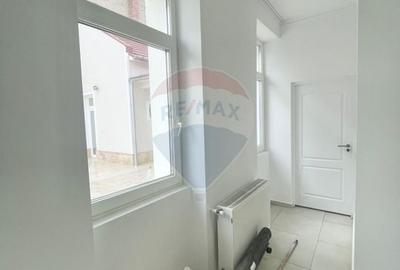 Casa / Spatiu comercial cu 6 camere de inchiriat in zona centrala Casa / Spatiu comercial cu 6 camere de inchiriat in zona centrala - 28