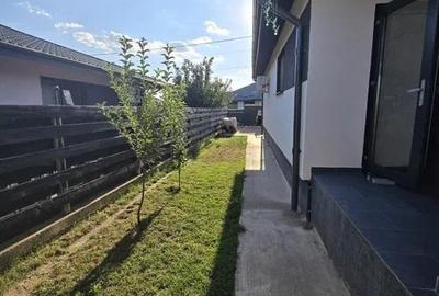 Casă individuală cu 4 camere cu Teren 500 Mp în Aroneanu
