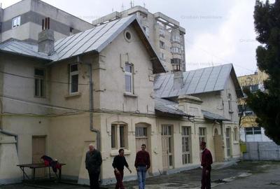 Casă cu 20 camere cu Canalizare în Central - 3