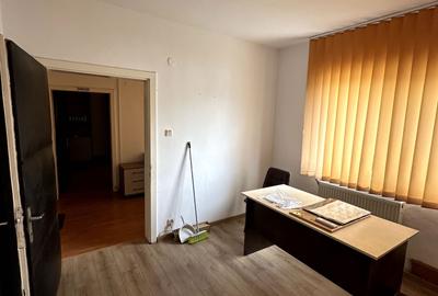 Spațiu comercial, de 35 mp, în Depozitelor - 4
