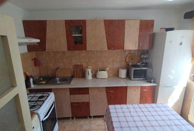 Casă cu 5 camere cu Teren 354 Mp în Km 5