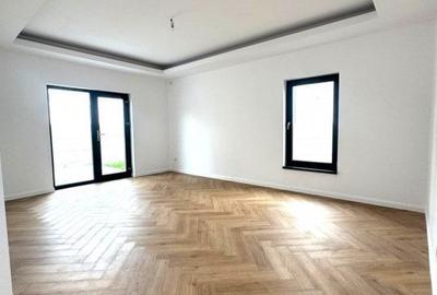 Casă cu 4 camere în Central - 2