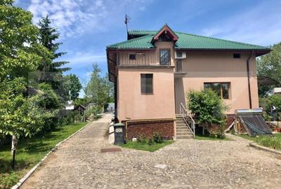 Casă cu 5 camere cu Canalizare în Central - 2
