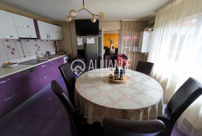 Casă cu 10 camere cu Canalizare în CET - 8