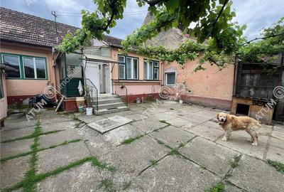 Casă individuală cu 2 camere cu Canalizare în Central - 2