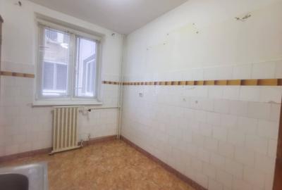 Apartament cu 3 camere decomandat în Rogerius