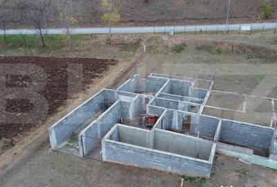 Teren de 2600 mp, în Central - 16