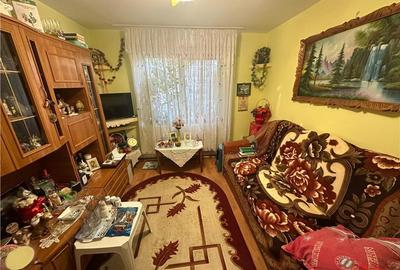 Ap 3 cam, Sud scoala nr 8, 50mp utili, et 1/4, CT - 2