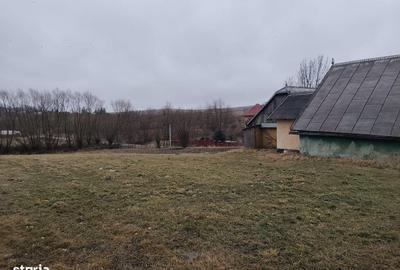 Teren de 2400 mp, în Moara