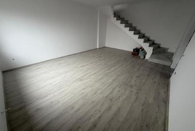 Casă individuală cu 3 camere cu Canalizare în Central - 2