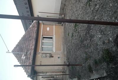 Casă cu 4 camere în Central - 1