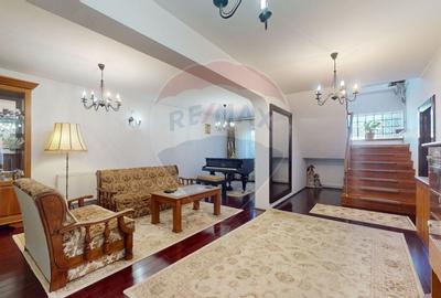 Casă cu 5 camere cu Teren 400 Mp în Tractorul - 5