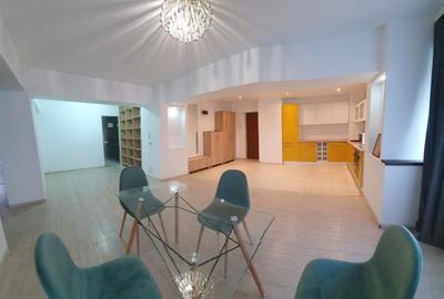 Apartament cu 4 camere decomandat, mobilat în Dristor