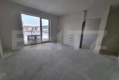 Apartament cu 3 camere semidecomandat în Central - 1