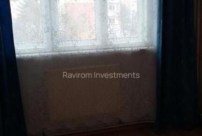 Apartament trei camere etaj 2 nemobilat 9 Mai vis - a - vis de Sportiv - 3