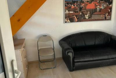 Inchiriez apartament in casa