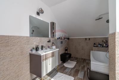 Proprietate exclusivista de vanzare: 2 case | 9 camere | 2000 mp teren - 52