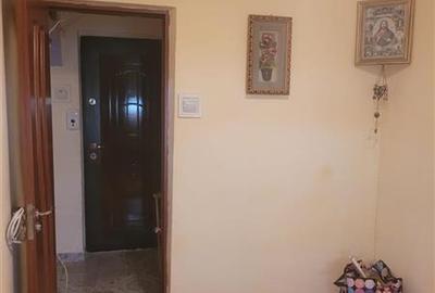 Apartament cu 3 camere nedecomandat în 9 Mai - 6