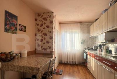 Apartament cu 4 camere decomandat, mobilat în Central