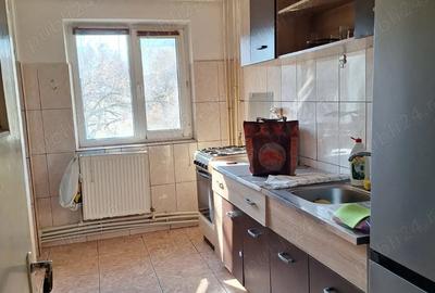 Apartament cu 3 camere decomandat în Tineretului - 2