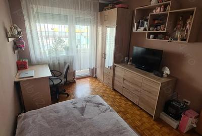 Vind apartament 2 camere, ultracentral, etajul 1, mobilat - 2