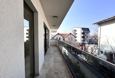 Apartament cu 3 camere în Tei