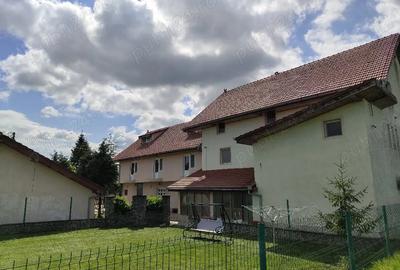 Casă cu 12 camere în Central - 1