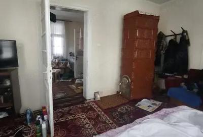 Casă cu 4 camere cu Teren 1767 Mp în Rădăuți - 2