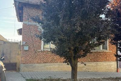 Casă cu 4 camere în Șărmășag