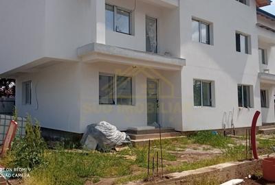Duplex cu 7 camere cu Canalizare în Central - 3
