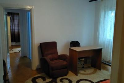 Apartament cu 3 camere semidecomandat în Central - 1