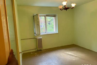 De vanzare apartament 3 camere Pia?a Verde, Aradului - 1